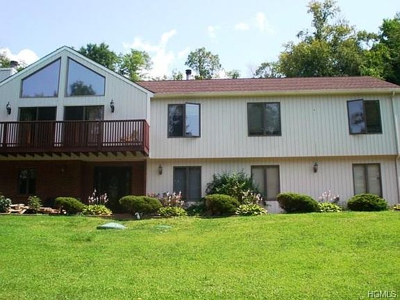 4th image of 70 Joseph Ct