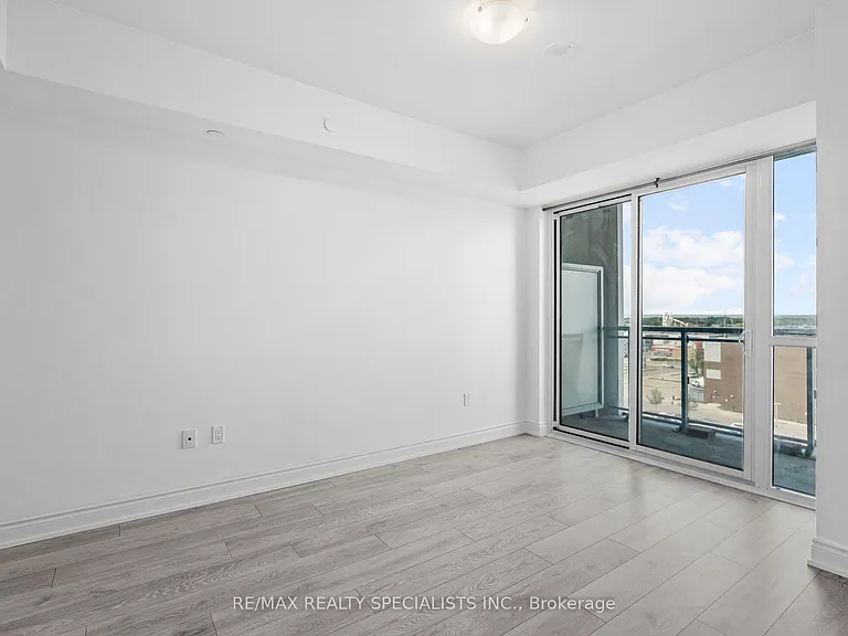 1050 Main St E #718 — Photo 13