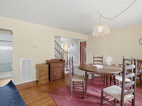 2nd image of 232 Maryland Ave