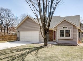 3970 Woodview Dr, Vadnais Heights, MN 55127