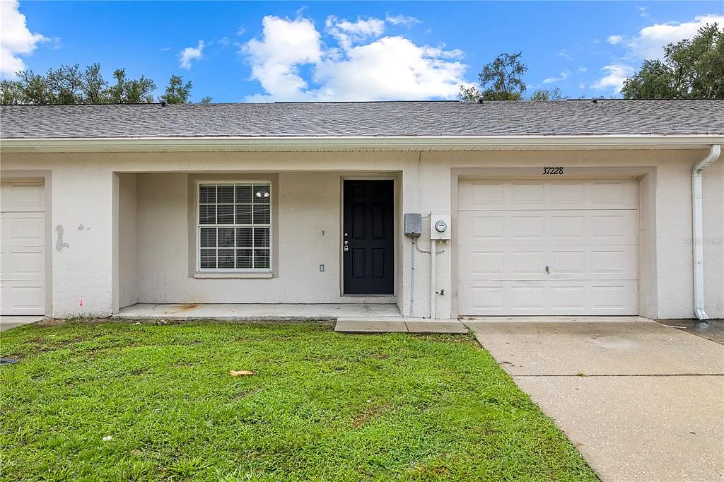 3 bed, 2.0 bath, 1212 sqft, $1,800 — Photo 2