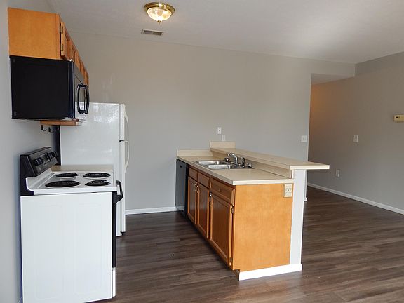2nd image of 664 Broadway Ave APT 202