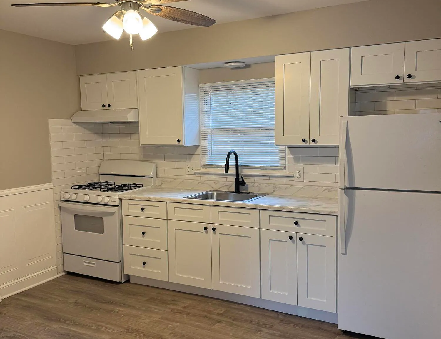 2 bed, 1872 sqft, $2,250 — Photo 3