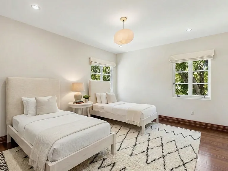4363 Irvine Ave — Photo 21