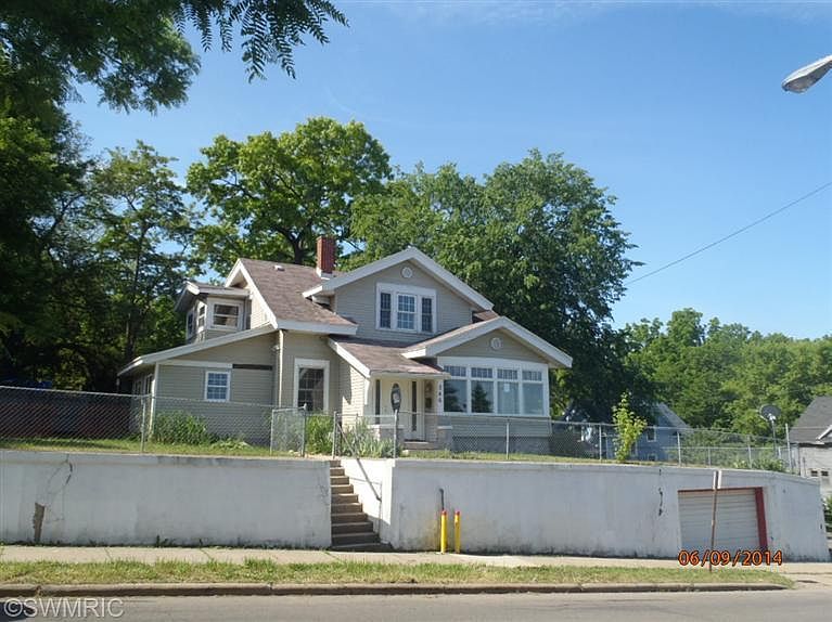 1st image of 346 Sweet St NE