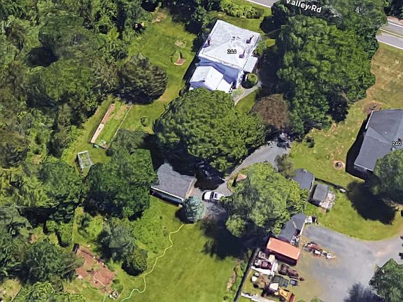 5th image of 244 Valley Rd