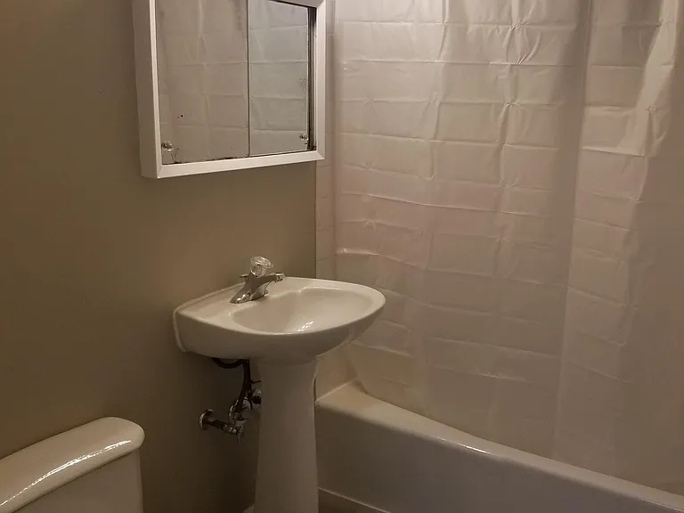 2857 W 38th St #3 — Photo 12