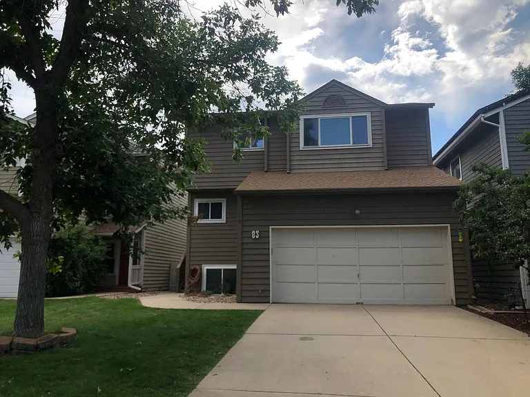 83 Mineola Ct — Photo 1