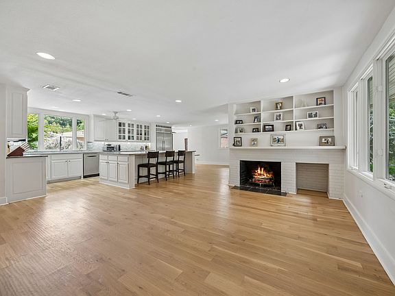 3rd image of 8423 Santa Clara Dr
