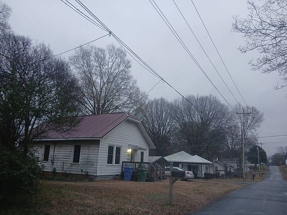 5th image of 710 Love St