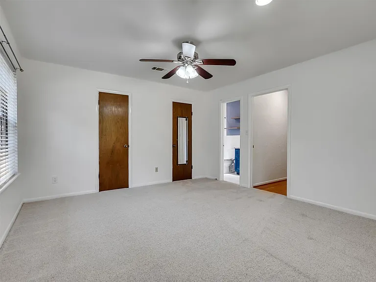 18085 Lake Dr E — Photo 28