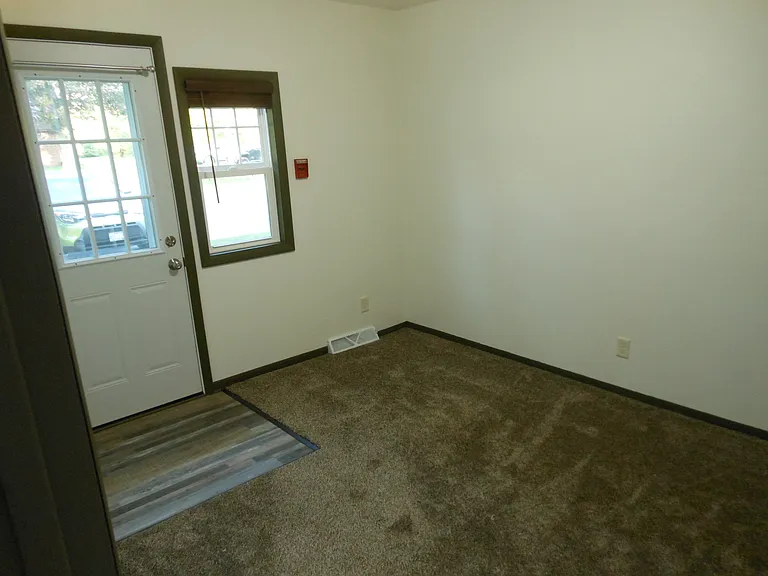 554 Knowlton St #2 — Photo 6