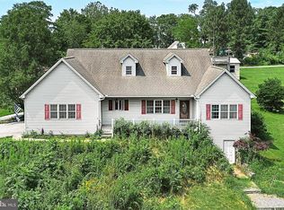 1170 Old Trail Rd, Etters, PA 17319