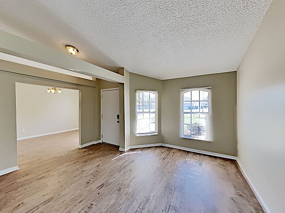 3rd image of 1202 Voyager St