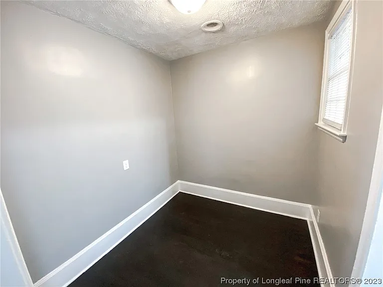 210 E 16th St #1 — Photo 15
