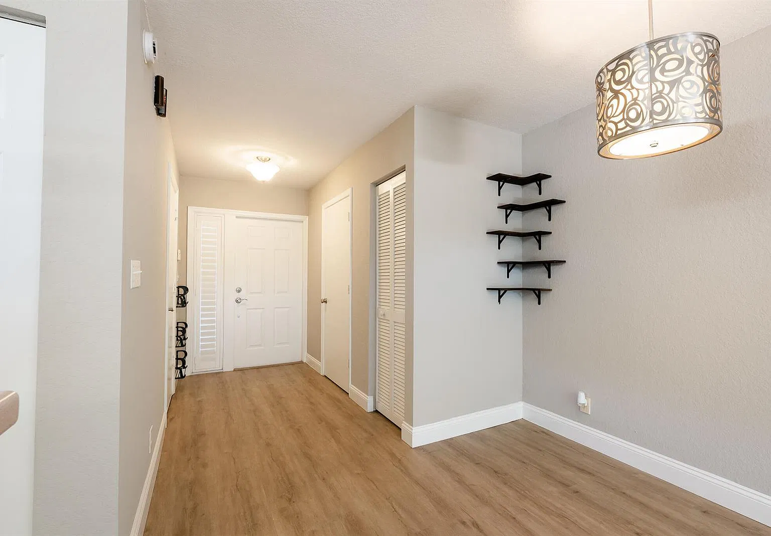 8956 NW 38th Dr - 8956 — Photo 3