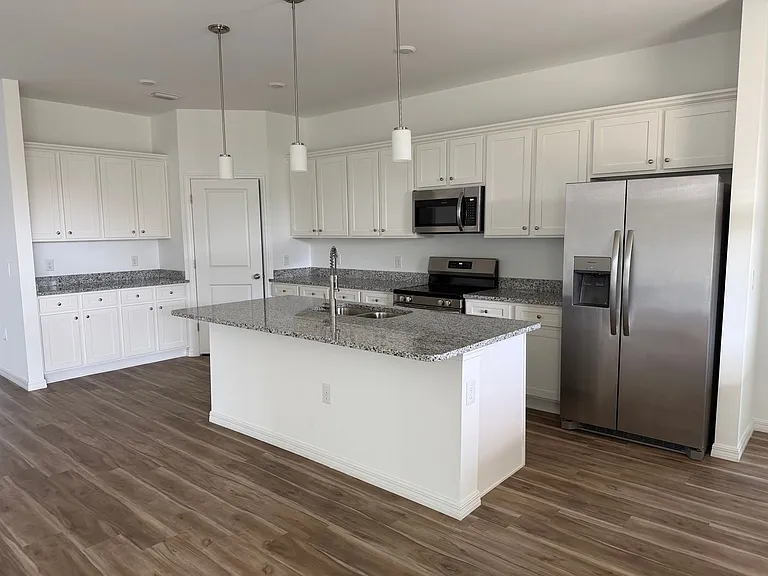 18418 Wintergarden Ave — Photo 8