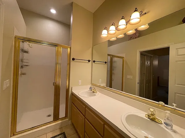 323 Chula Vista Ave — Photo 14