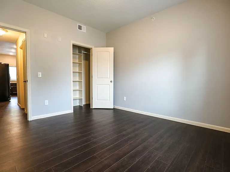 600 E Harrison St — Photo 8
