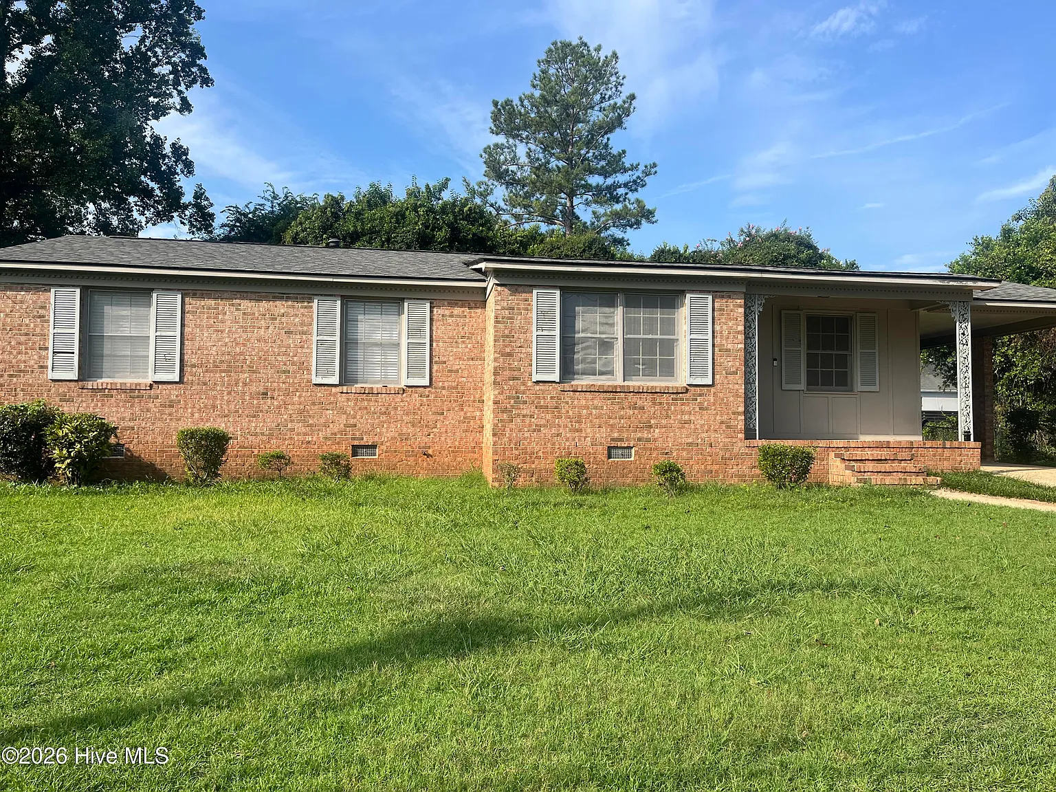 3 bed, 2.0 bath, 1406 sqft, $1,500 — Photo 1