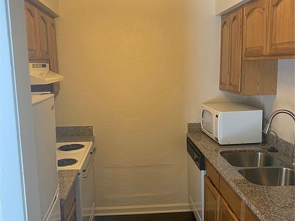 2nd image of 1807 Potomac Pl APT D