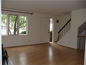 4th image of 801 Charlesgate Cir