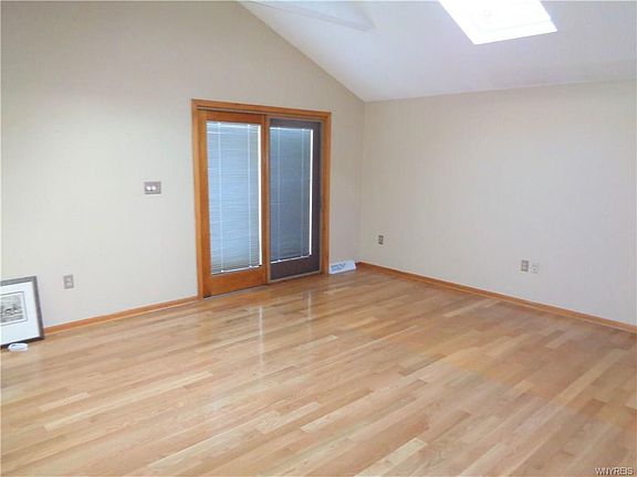 5th image of 399 Voorhees Ave