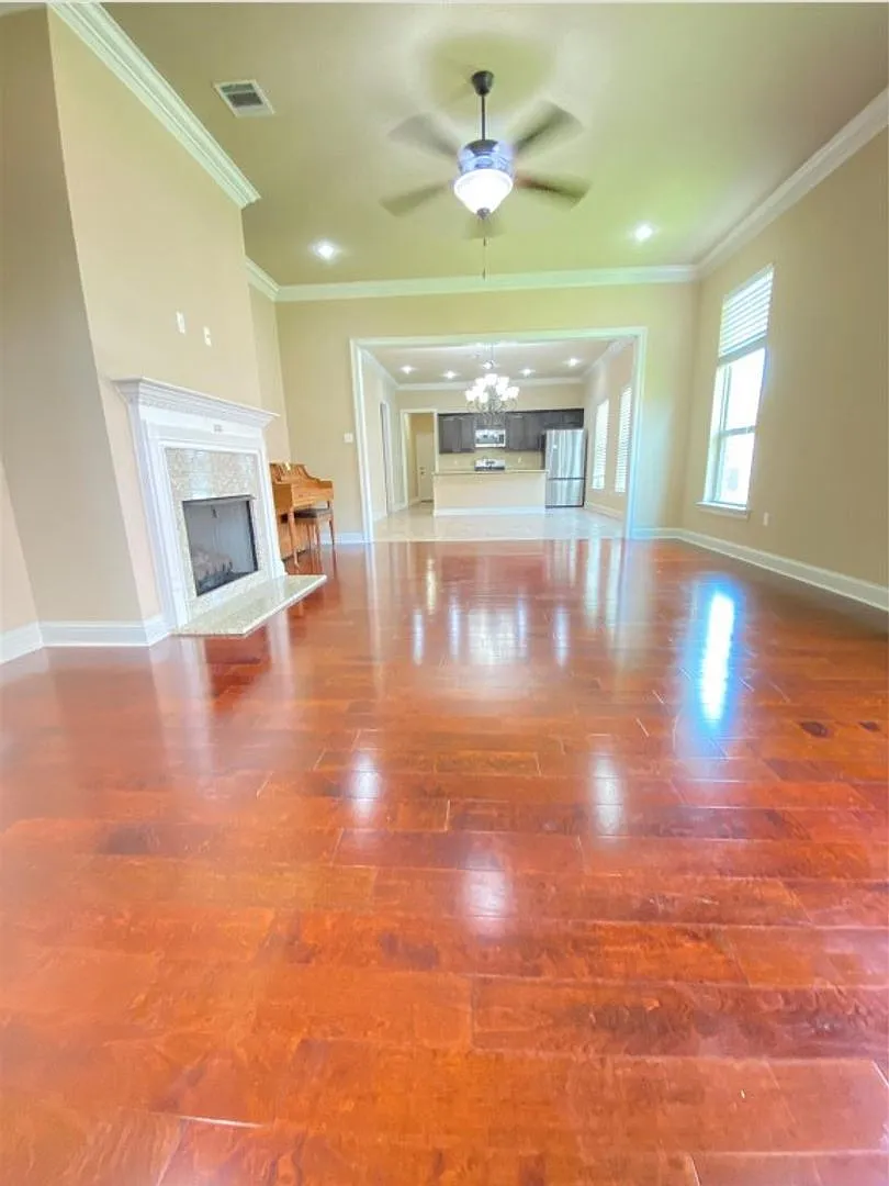 3/2 1842 sqft 2304.95 per month 1144 Island Park Blvd — Photo 4