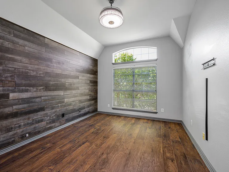 5170 Mohegan Ln — Photo 32