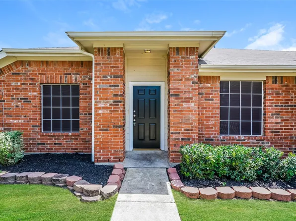 301 Sun Meadow Ln, Fort Worth, TX 76140