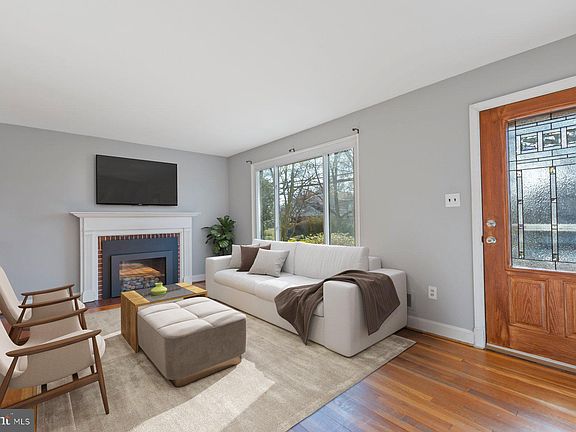 2nd image of 4837 Flanders Ave