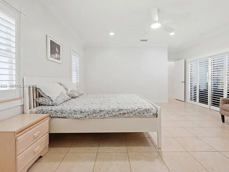16530 Lake Tree Dr — Photo 43