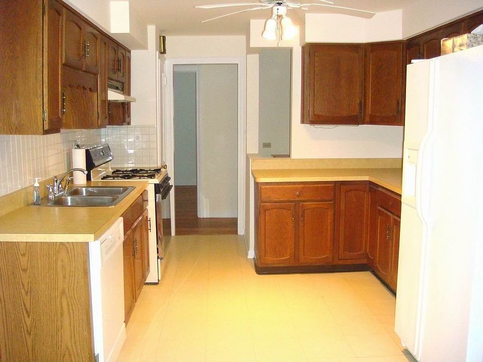 2nd image of 30 N Ashland Ave