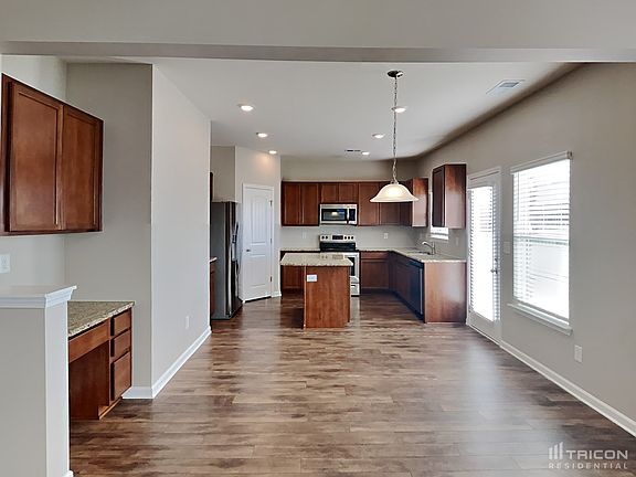 5th image of 304 Petunia Dr