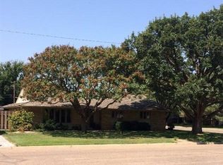 921 Davis St, Garden City, KS 67846