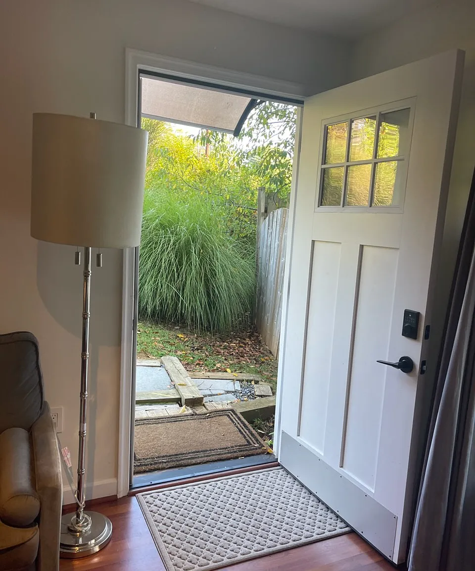 Studio, 400 sqft, $1,600 — Photo 3