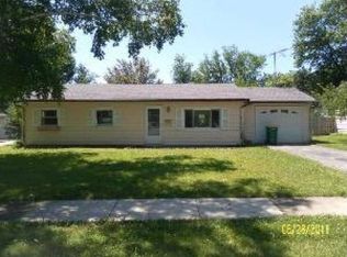 208 E Arrowhead St, North Aurora, IL 60542