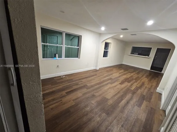 1717 NW 69th St, Miami, FL 33147