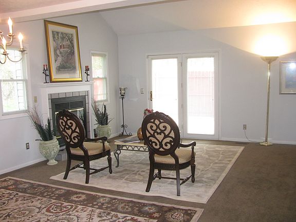 5th image of 900-4 Hampton Cir