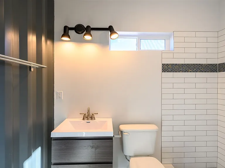 451 Holcomb Ave — Photo 10