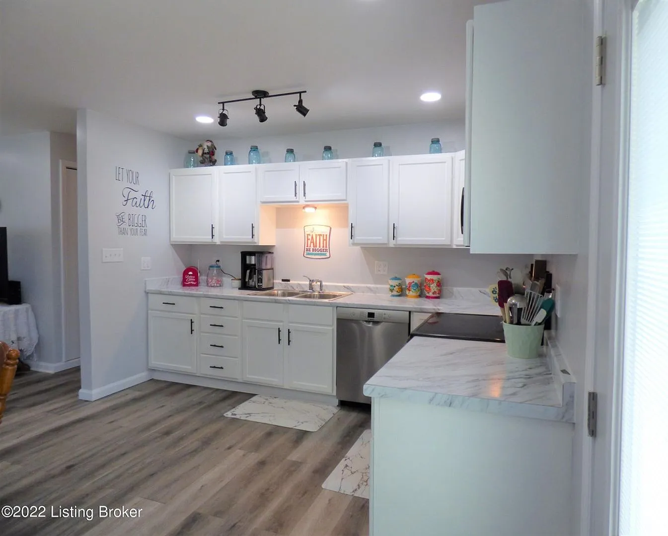 Welcome Home to this Charming, Renovated All-Brick Ranch in Mt. Washington! — Photo 4