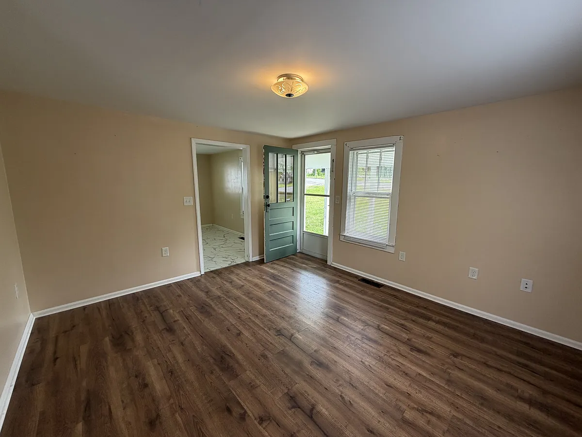 Building Photo - 530 Crescent Dr