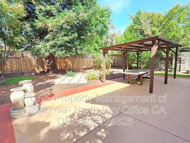 523 Maria Dr — Photo 4