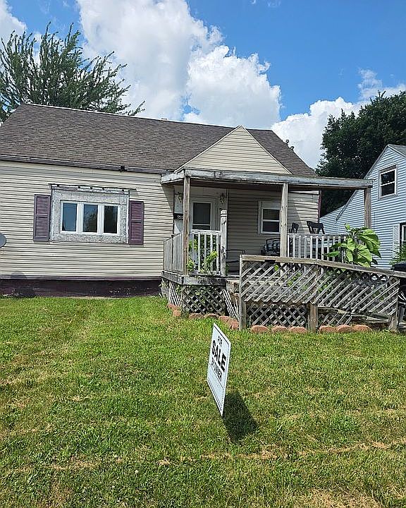 1st image of 609 E 3rd St