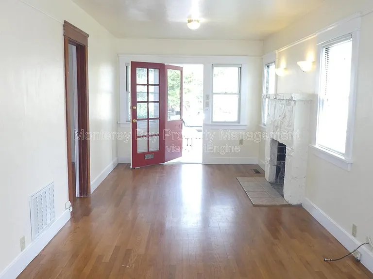 668 Van Buren St — Photo 2