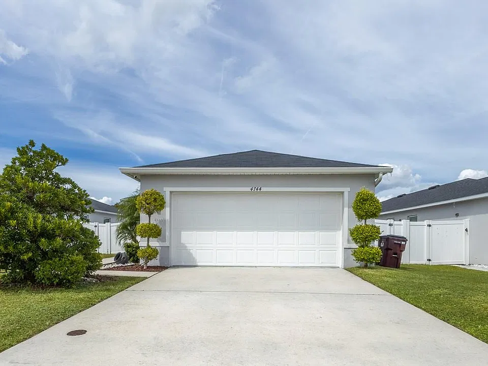 4744 Glencrest Loop