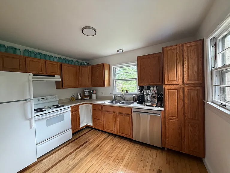 703 York Dr — Photo 5