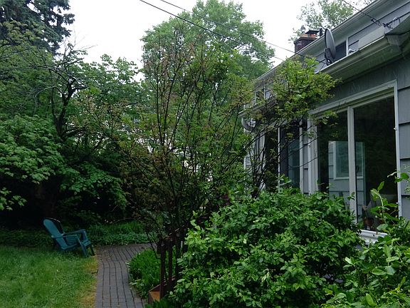 3rd image of 1811 Crestland Dr