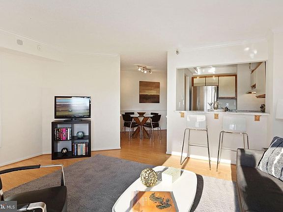 3rd image of 900 Stafford St #1901