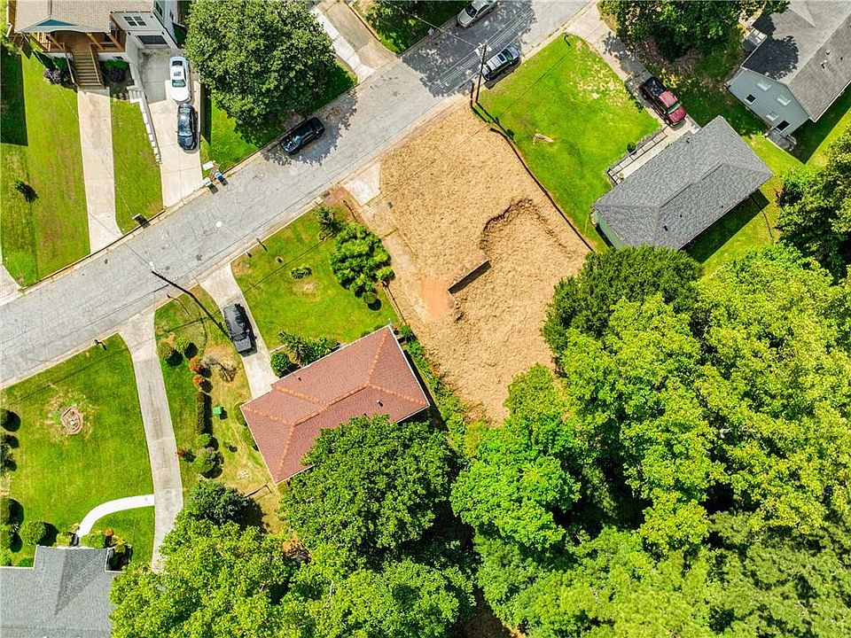 1st image of 232 Oakcliff Ct NW